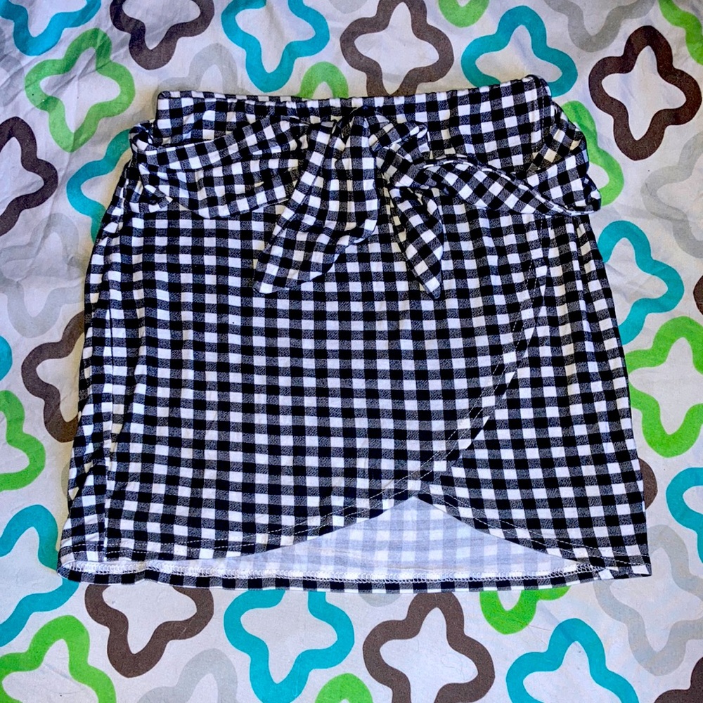 PrettyLittleThing Checker Wrap Elastic Waist Tie Skirt Women Size 8 White & Blk